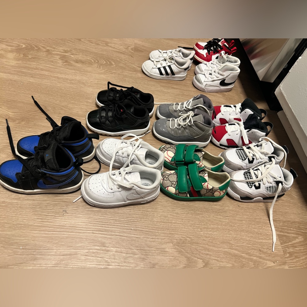 Sneakers